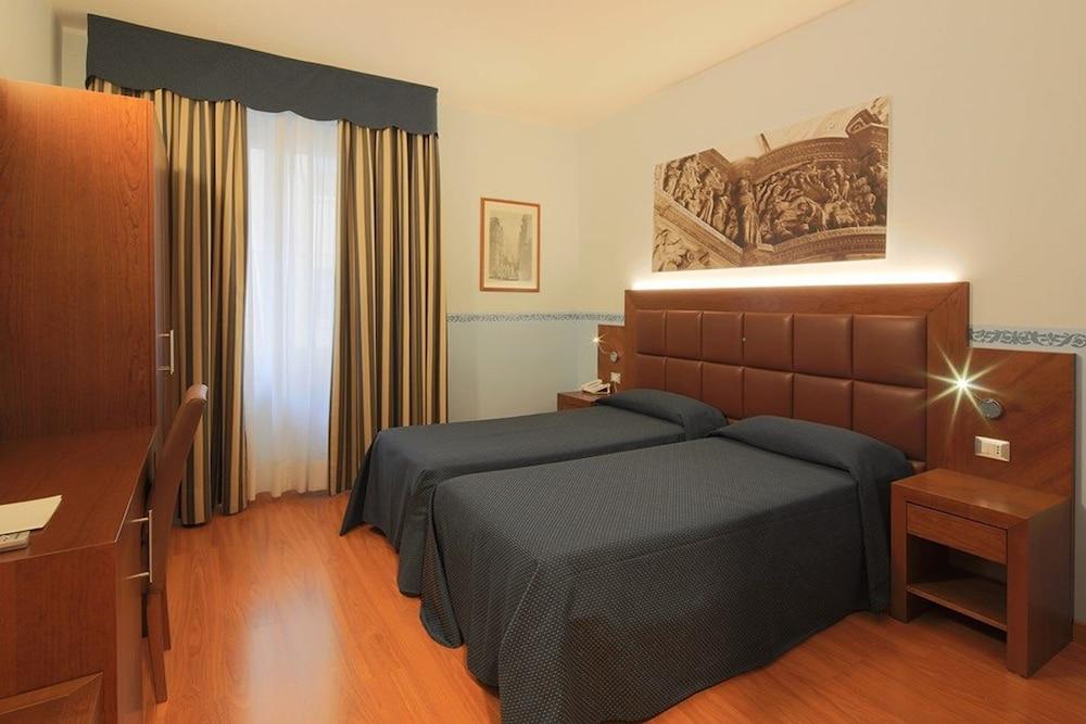Hotel Terminus & Plaza Pisa Luaran gambar
