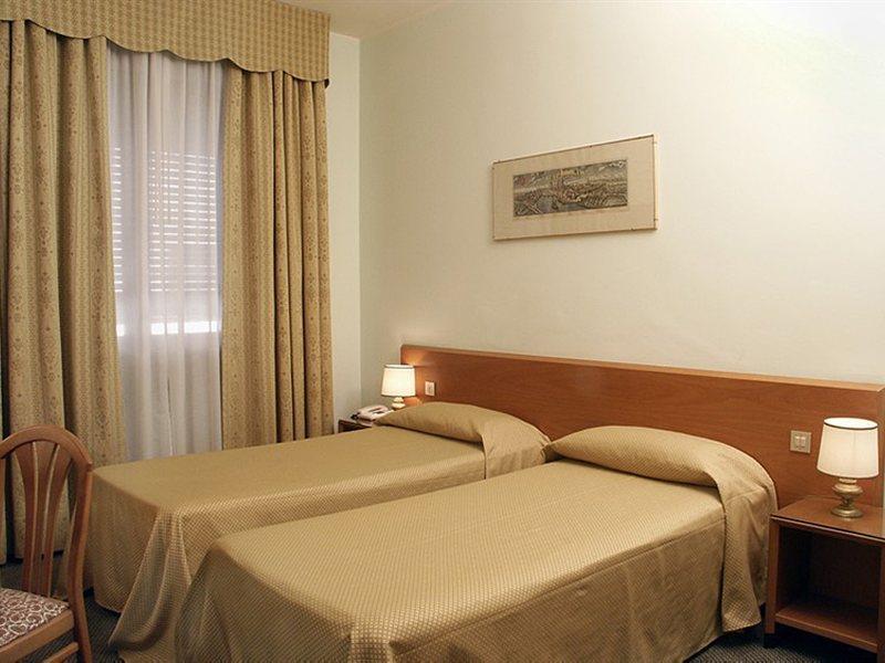 Hotel Terminus & Plaza Pisa Luaran gambar